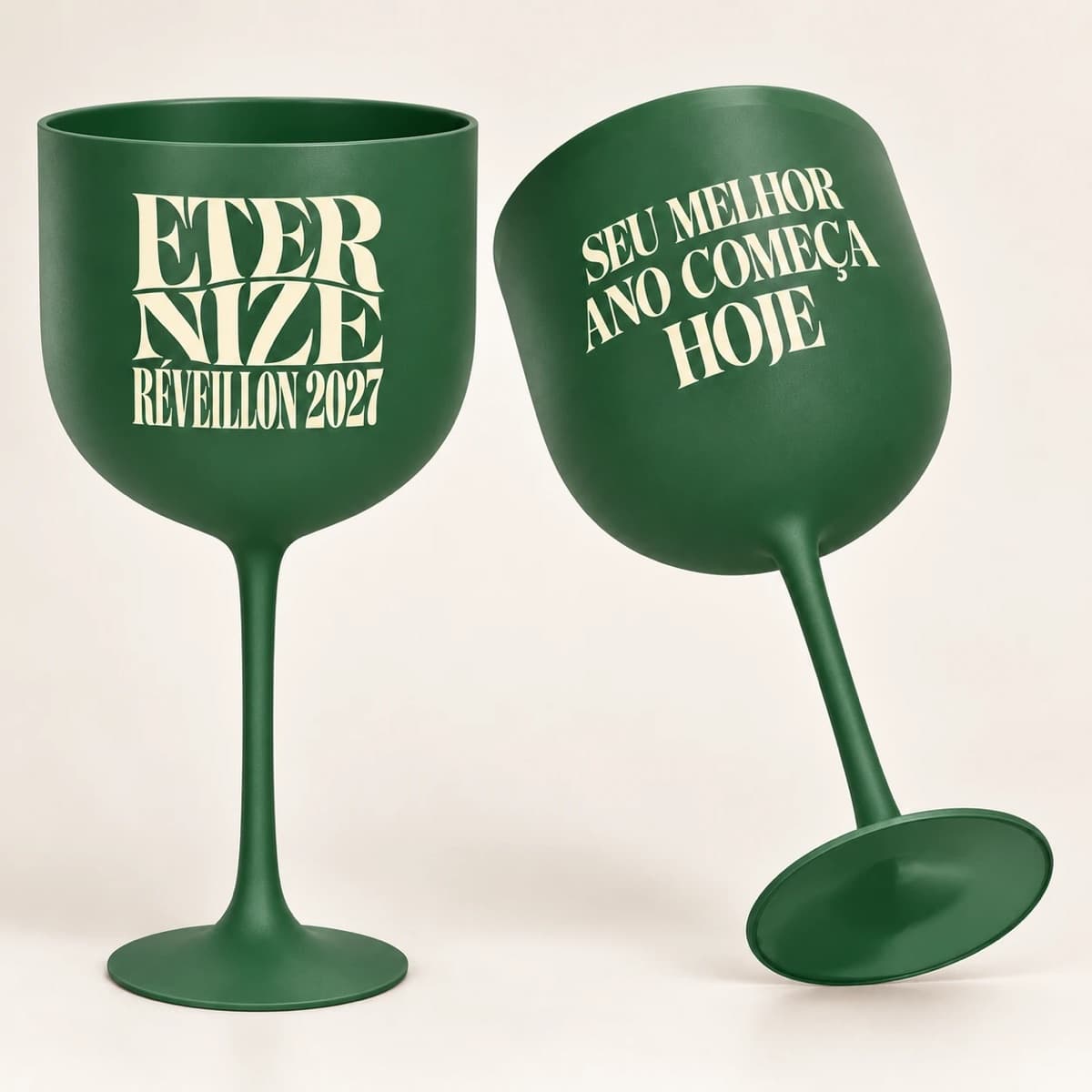 Taça oficial verde do Réveillon Eternize 2027 com o logo e a frase Seu melhor ano começa hoje